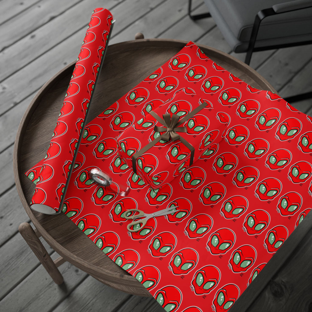Red Alien UFO Sci‑Fi Gift Wrap