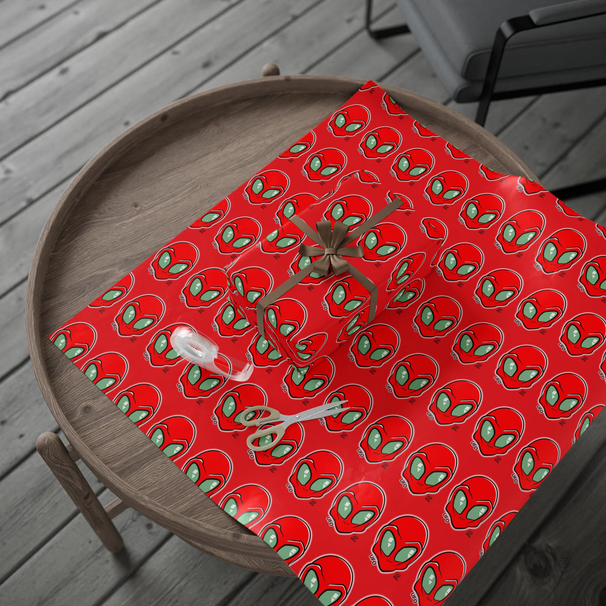 Red Alien UFO Sci‑Fi Gift Wrap